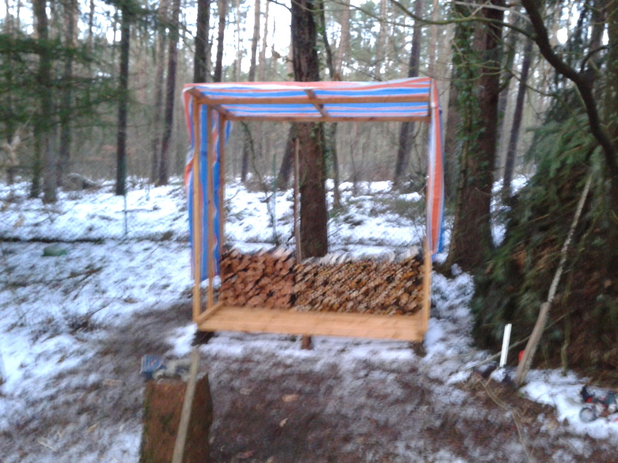 Das Holzstappelregal